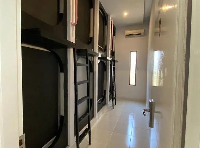 The Packerbox Hostal Batununggul
